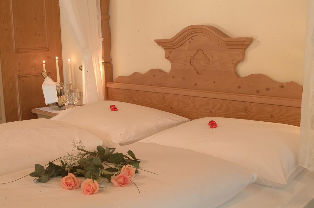 Hotel Koenig Laurin San Genesio Atesino Exterior foto