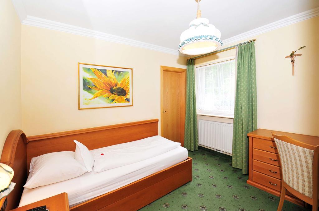 Hotel Koenig Laurin San Genesio Atesino Exterior foto